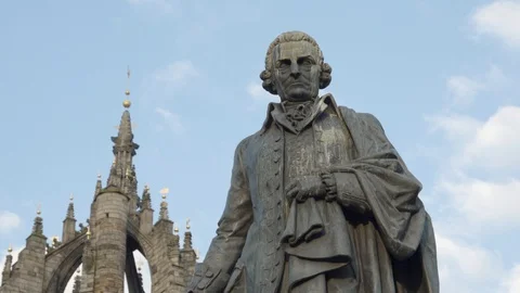 Close up on adam smith statue overlooking the royal miles district in Video stock 129736579
