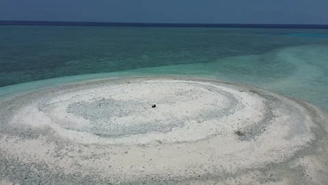 Close aerial of concentric sand structure over reef Video stock 327453761