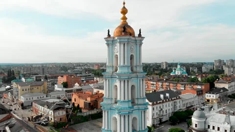 Close aerial drone view of the Transfiguration Cathedral in Sumy, Ukraine Video stock 332712626