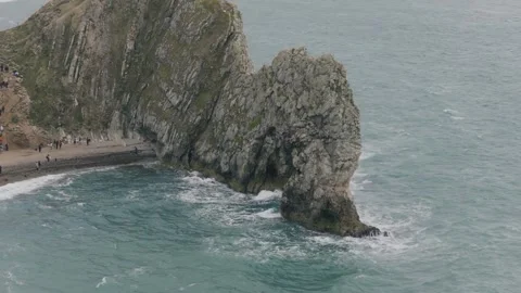 Close Aerial Side View of Durdle Door Rock Formation in Dorset Vídeo Stock 346737674