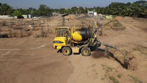 Close-up Aerial View of Mobile Concrete Mixer at Construction Work. Vídeos de archivo 339095501