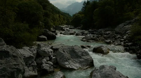 Close aerial view of the upstream river Vídeo Stock 44878534