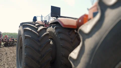 Close Up of Agricultural Tractor Wheels During Field Cultivation Vídeo Stock 345021421