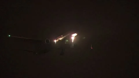Close Up Of Airplane Flying at Night 2 스톡 동영상 19012996