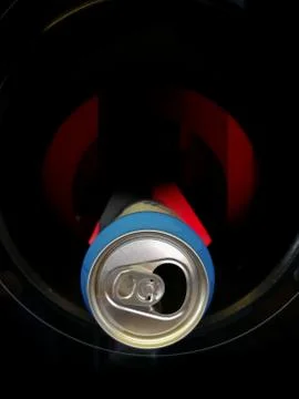 Close up of alcoholic drink can in automatic reverse vending machine Foto stock