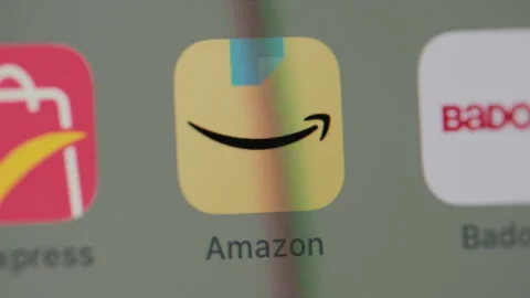 Close up of Amazon app on phone home screen Stock Footage 280220622