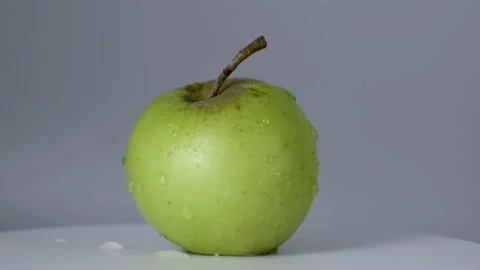 Close up apple spinning around itself. 库存影片 141319739
