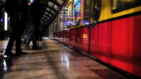 Close up approaching train at the night station Video stock 125818591