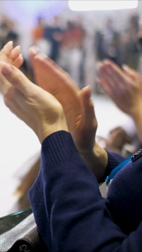 Close up approving and supporting female hand claps. Concept of admiration. 스톡 동영상 347349116