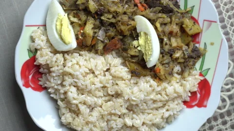 Close up of Arrimado de Col cooking and smooking, homemade typical Peruvian food 스톡 동영상 141079583
