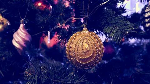 Close-up artificial Christmas tree with decorations Foto stock