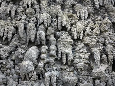 Close-Up of Artificial Stalactite Formations and Textured Rock Surface in G.. 库存照片
