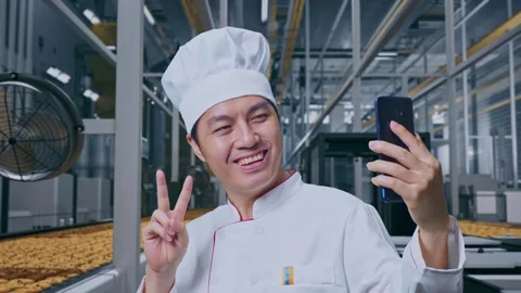 Close Up Of Asian Man Chef Using Smartphone Taking Picture In Cookie Factory Vidéo 318081497