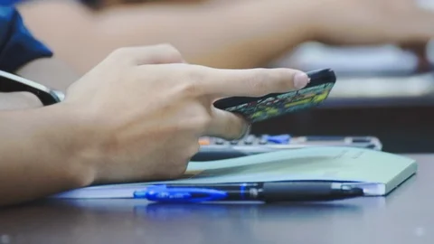 Close up of asian students hand using smartphone in class which distracted them Vidéo 107613677