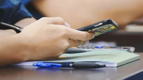Close up of asian students hand using smartphone in class which distracted them Vidéo 107613799