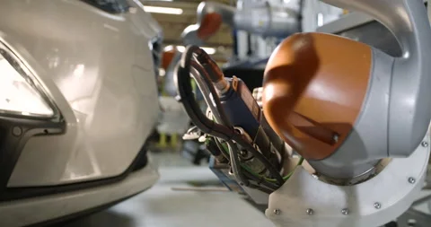 Close up of assembly robots handling car body panels in a bright plant Vídeo Stock 331439160