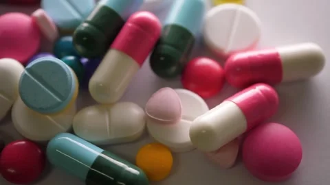 Close-Up Assorted Medical Capsules Tablets Various Color Combinations 4K Vídeo Stock 339268337