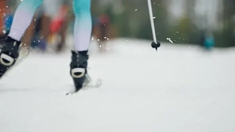 Close-up of an Athlete Skiing and Falling. Ski competition Vidéo 278063576