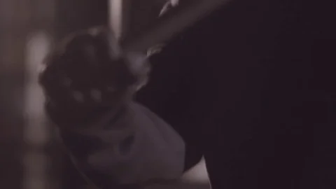 Close-up of an athlete working out with sledgehammer. 库存影片 76903999