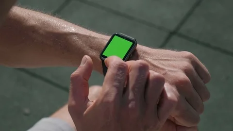 Close up of an Athletic mans hands with smartwatch green screen chroma key. 库存影片 95231953