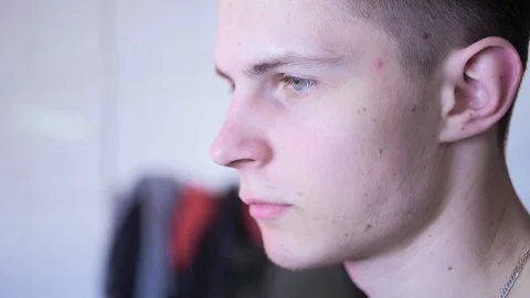 Close up of the attentive face of the guy who repairs the dent without painting Stock Footage 113101058