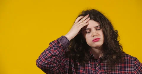 Close-up attractive plus-size model posing 스톡 동영상 131607944