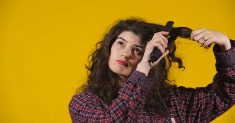 Close-up attractive plus-size model posing Vídeo Stock 131610333