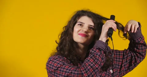 Close-up attractive plus-size model posing Видео 131611159