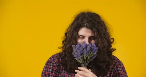 Close-up attractive plus-size model posing Vidéo 131613459