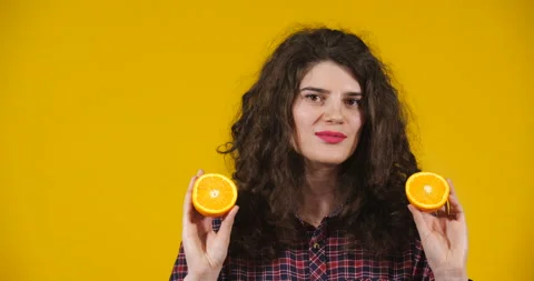 Close-up attractive plus-size model posing 스톡 동영상 131615843