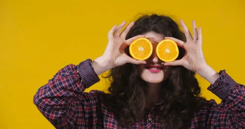 Close-up attractive plus-size model posing 스톡 동영상 131616006