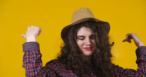 Close-up attractive plus-size model posing 스톡 동영상 131617826