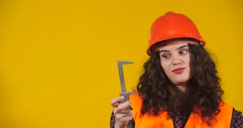 Close-up attractive plus-size model posing Видео 131618672