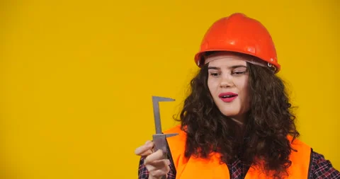 Close-up attractive plus-size model posing Видео 131618703