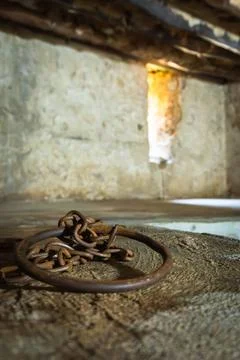 Close-up of authentic iron chains and shackles display in underground slave.. Stock-Fotos