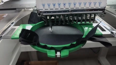 Close Up of Automated Industrial Multi-Needle Embroidery Machine Head Stitc.. 스톡 동영상 332204752