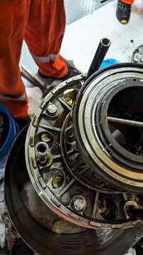Close Up of Automatic Lubricating Oil Filter from Ship Main Engine Foto stock