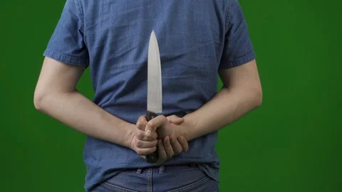 Close up, back view of armed man, holding the knife in his hands, hiding it Vídeos de archivo 116319798