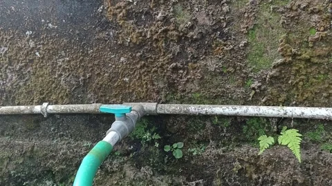 Close Up Of Backyard Water Spigot On Old Weathered Concrete Wall Видео 346152268