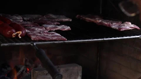 Close-Up of Barbecue Meat Cooking with Flames Vidéo 332373968