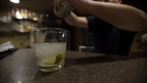 Close up barman puting ice in the ready cocktail Stock Footage 104018028