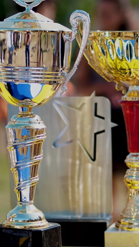 Close-up, beautiful gold and silver cups, awards for outdoor cycling competition Video stock 318073226