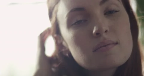 Close- up of beautiful woman looking down Vídeo Stock 63373997