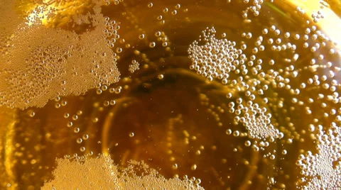 Close-up beer bubbles in glass Vídeo Stock 36550773