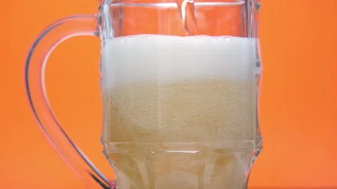 Close-up of beer in a mug 스톡 동영상 268416473