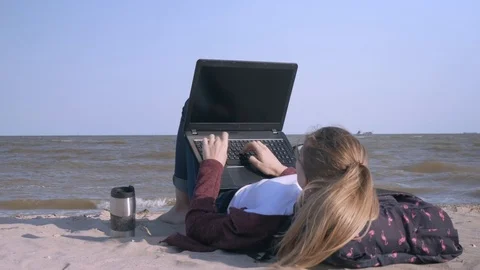 Close up behind shoulder shot of young professional freelancer or tourist, la Stock-Footage 113744063
