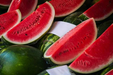 Close-up berry for background, fruit texture. Bright red watermelons sliced i Foto stock