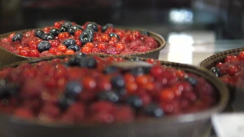 Close up of berry tarts on a display in a bakery Видео 138013315