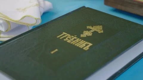 Close-up of the bible on the table in the church 스톡 동영상 169371904