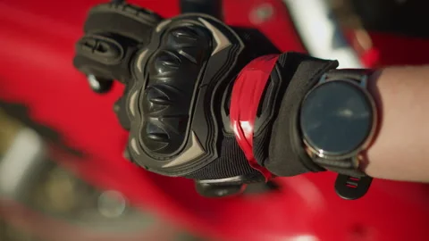 Close-Up of Biker Using Clutch Lever with Protective Gloves and Smartwatch Vídeo Stock 287362829